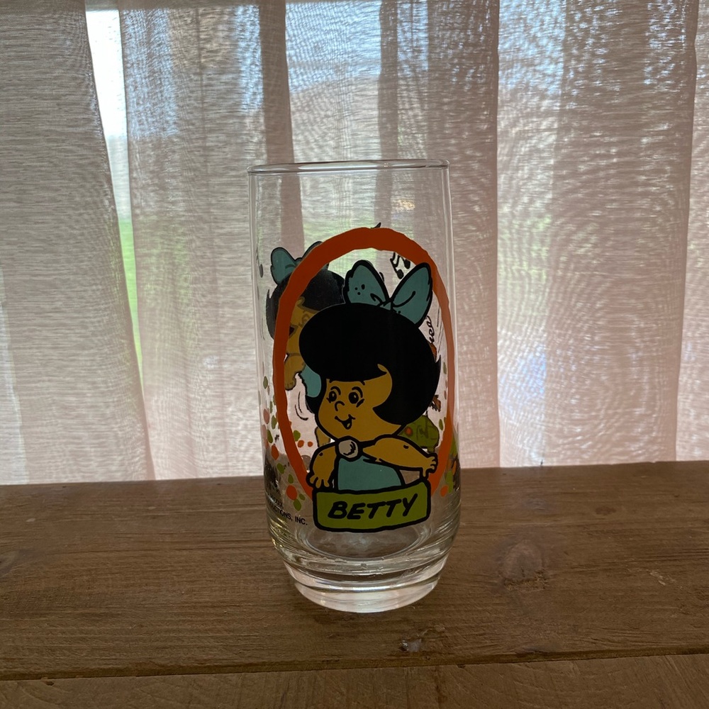 Glass 1986 betty flintstone cup